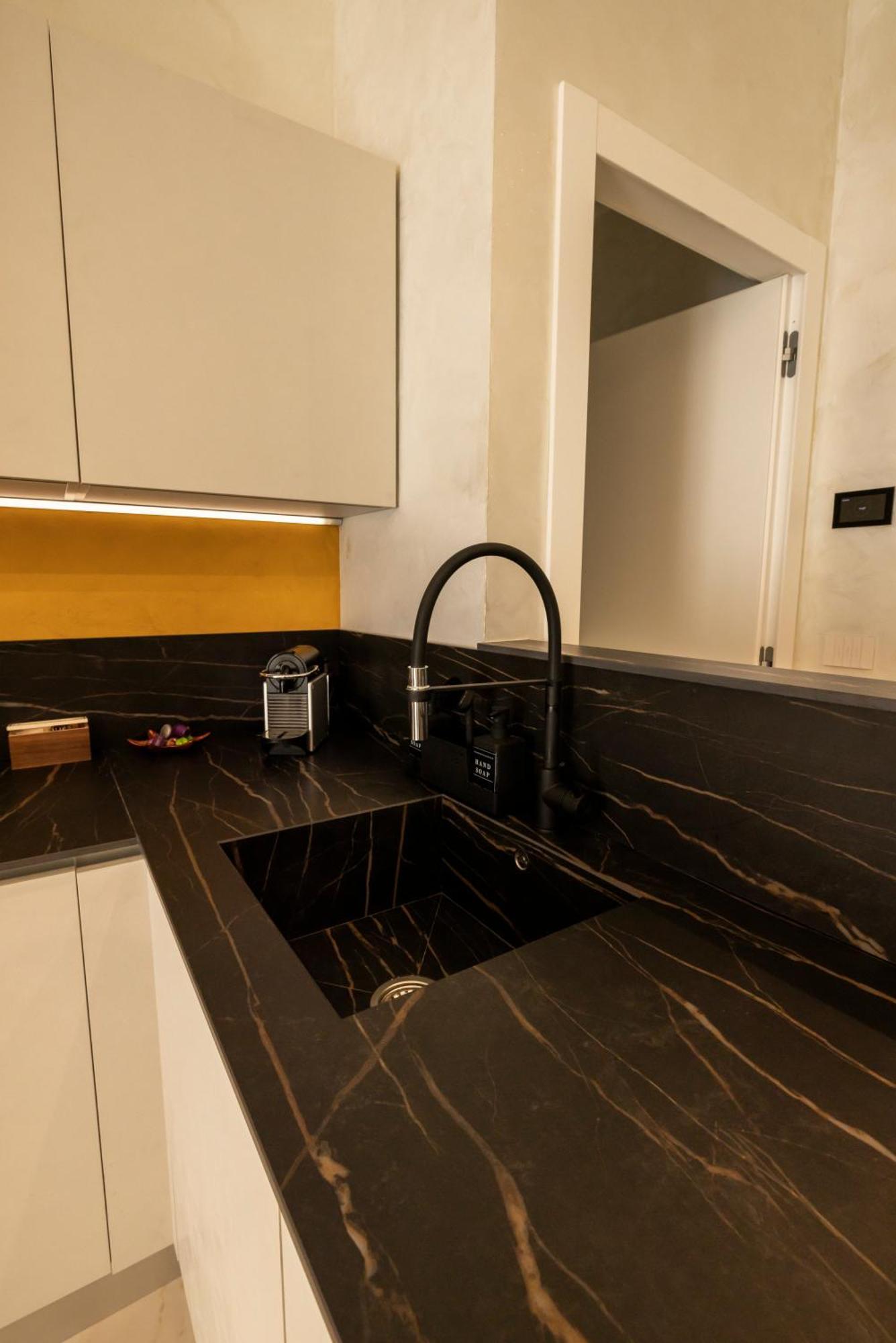 Lo Scrigno D'Oro Nel Centro Di Torino Apartment Bagian luar foto